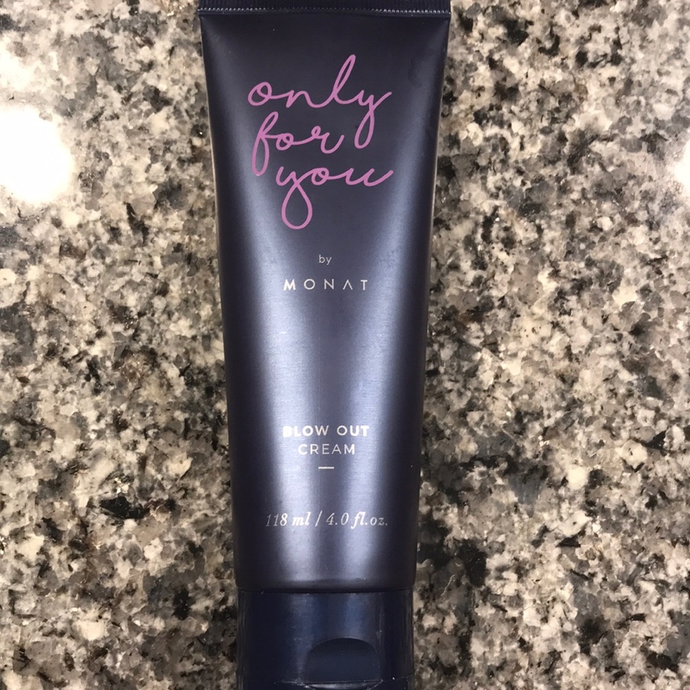 Monat Blow Out Cream
